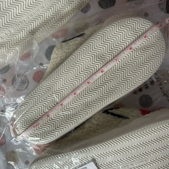 Mrs Slippers - Picture 4 of 4